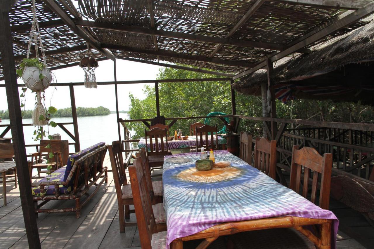 Bintang Bolong Lodge Exterior photo